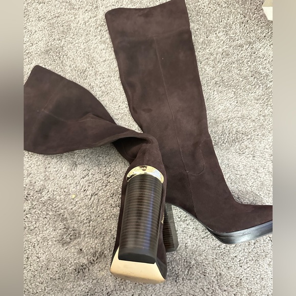 NWOB Michael Kors Regina Tall Coffee Leather Knee boot with gold hardware size 6 - Picture 2 of 7
